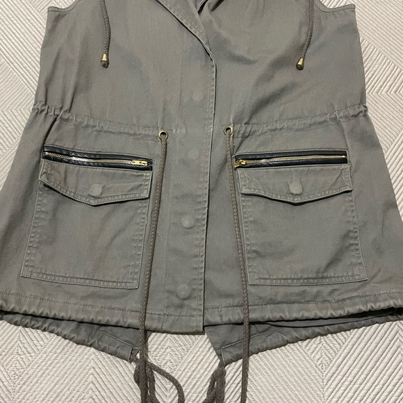 Forever 21 Military Vest w/ Removable Fur Trim - Picture 3 of 4